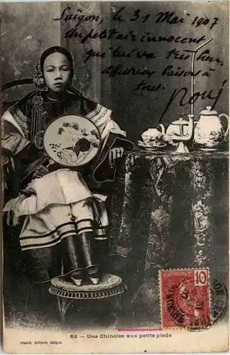 Une Chinoise aux petits pleds -80186
