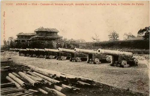 Annam - Hue - Canons en bronze sculpt -79588