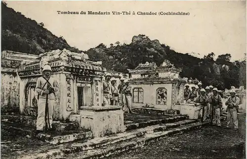 Vin-The a Chaudoc - Tombeau du Madarin -80404