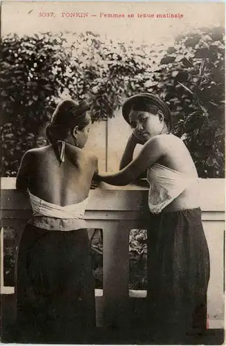 Tonkin - Femmes en tenue matinale -79862