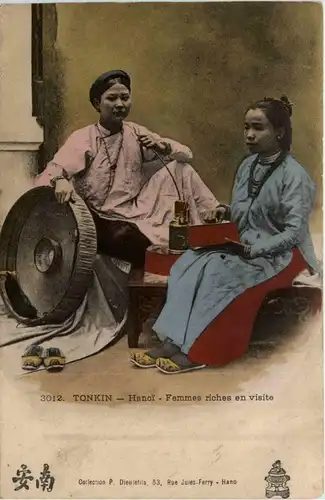 Tonkin - Hanoi - Femmes riches en visite -80138
