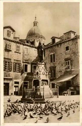 Dubrovnik - Gundulicev spomenik -430100