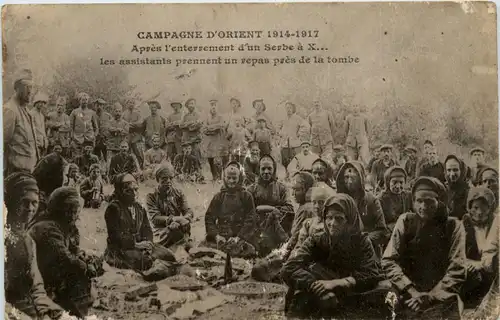Campagne d Orient 1914-1917 - Apres l enterrement d un Serbe a X -430184
