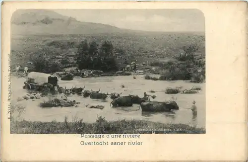 Indonesia - Overtocht eener rivier -432826