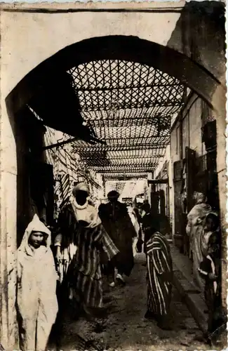 Oudja - Dans les Souks -434102