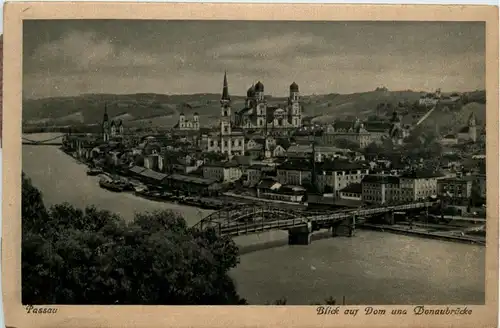 Passau, Bayern - Blick auf Dom und Donaubrücke -327676