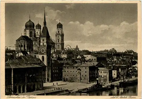 Passau, Bayern - Donaukai -327774