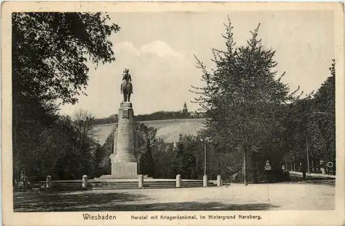 Wiesbaden, Nerotal mit Kriegerdenkmal, Im Hintergrund Neroberg -359914