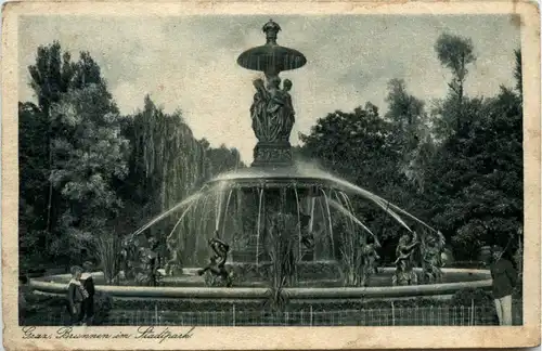 Graz/Steiermark - Brunnen im Stadtpark -336072