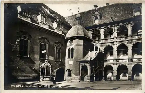 Graz/Steiermark - Landhaushof mit Brunnen -336300