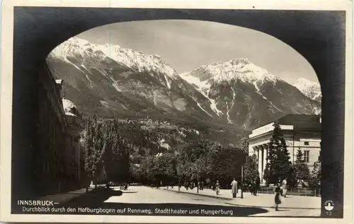 Innsbruck, Durchblick durch den Hofburgbogen auf Rennweg -359180