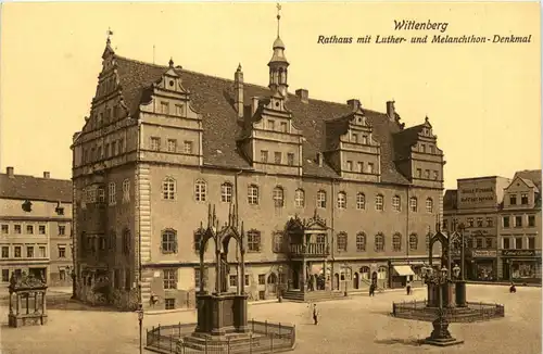 Wittenberg, Rathaus mit Luther- und Melanchthon-Denkmal -360318