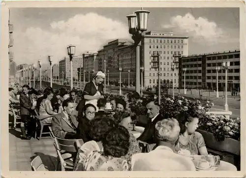 Berlin, Stalinallee, Terrasse Cafe Warschau -361034