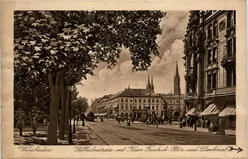 Wiesbaden, Wilhelmstrasse mit Kaiser-Friedrich-Platz und Denkmal -359916