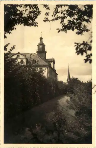 Saalfeld, Saalfelder Schloss mit Blick auf die St. Gertrudiskirche in Graba -360712