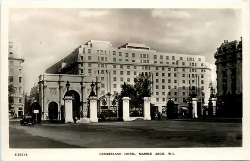 London - Marble Arch - Cumberland Hotel -410394