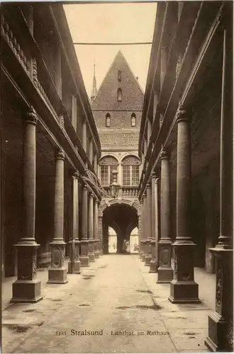 Stralsund - Lichthof im Rathaus -440096