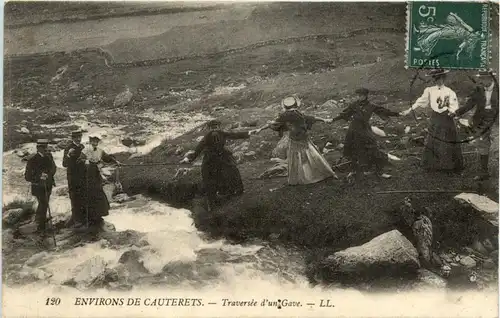 Cauterets - Traversee d un Gave -410928