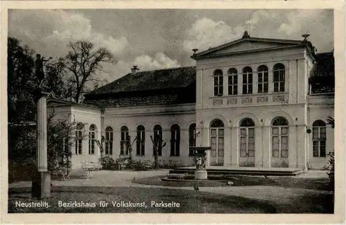 Neustrelitz - Bezirkshaus für Volkskunst -438720