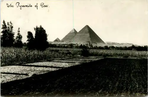 The Pyramids of Giza -440700