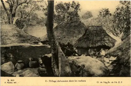 Dahomey - Benin - Village dahomeen danss les rochers -442108