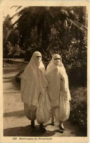 Mauresques en Promenade -442270