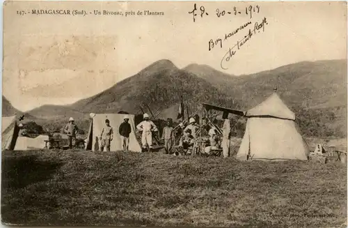 Madagascar - Un Bivooac -443516