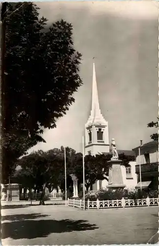 Birkadem, L`Eglise et la Monument aux Morts -362626