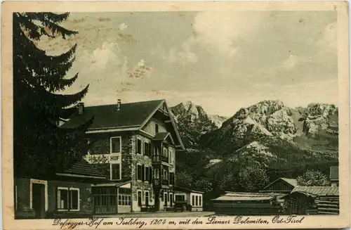 Iselsberg, Defreggers Hof mit den Lienzer Dolomiten -352346