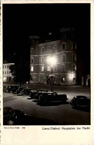 Lienz, Hauptplatz bei Nacht -352586