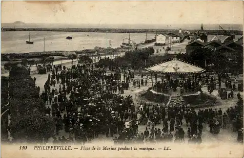 Philippeville, Place de la Marine pendant la musique -362938
