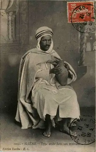 Algerien sonstige, Type arabe dans son interieur -363760