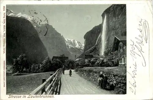 Strasse in LAuterbrunnen -443908