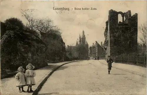 Luxemburg - Ruine hohler Zahn -444678