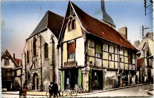 Montlucon - LÈglise St-Pierre et abside du et Vieilles Maisons -364068