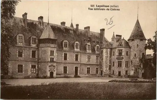 Lapalisse, Vue interieure du Chateau -364088