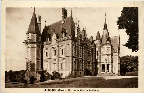 Le Donjon, Chateau de Contresol - Entree -364128