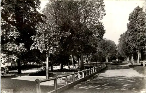 Neris-les-Bains, Station Thermale, Le mini-golf et le jardin public -363932