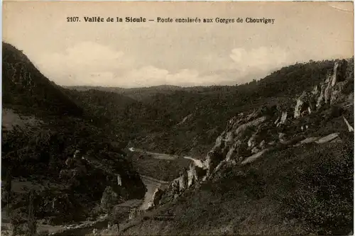 Vallee de la Sioule, Route encaissee aux Gorges de Chouvigny -364298