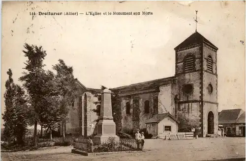 Droiturier, LÈglise et le Monument aux Morts -364172