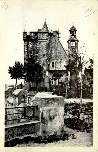 Montlucon - le Vieux Chateau des Bourbons -364062