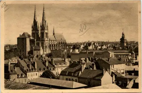 Moulins, La Cathedrale et làncien chateau des Ducs de Bourbon -363990