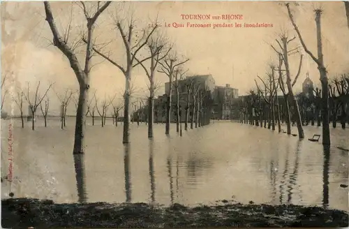 Tournon sur Rhone, Le Quai Farconnet pendant les inondations -365038