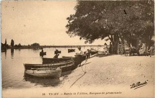 Vichy, Bords de lÀllier, Barques de promenade -363804