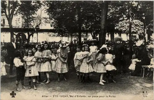 Vichy, Bal dÈnfants, en place pour la Polka -364622
