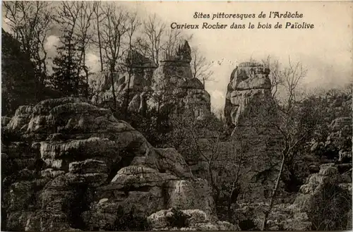 Curleux Rocher dans le bois de Paiolive -364884