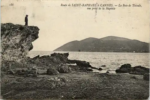 Route de Saint-Raphael a Cannes - La Baie de Theoule vue prise de la Nap -366808