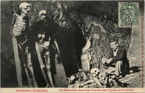Serrieres, Les Menulous, Squelettes trouves dans lÈglise de St-Sornin -365000