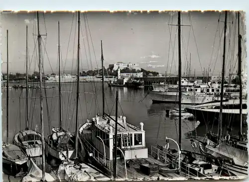 Antibes, Le Port et le Fort Carre -367308