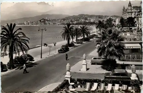 Cannes, Vue generale - La Croisette -367122